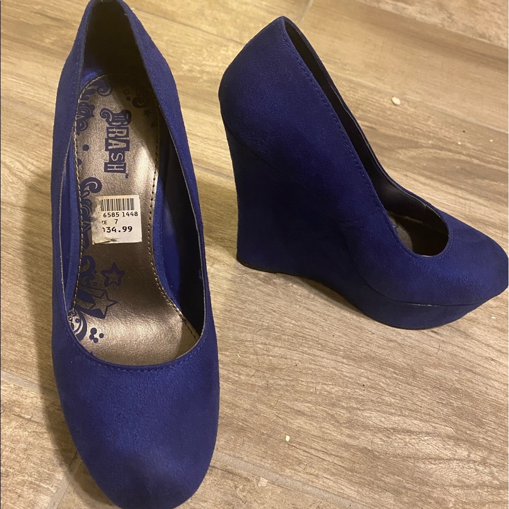 blue wedges
